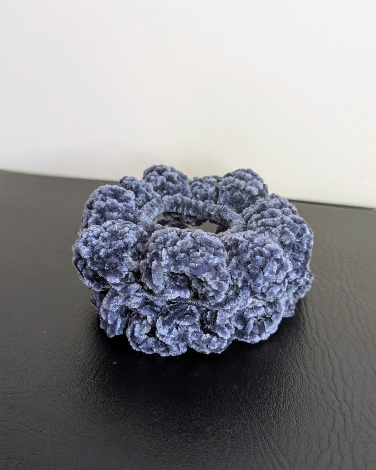 Velvet Ruffle Scrunchie (Deep Navy)