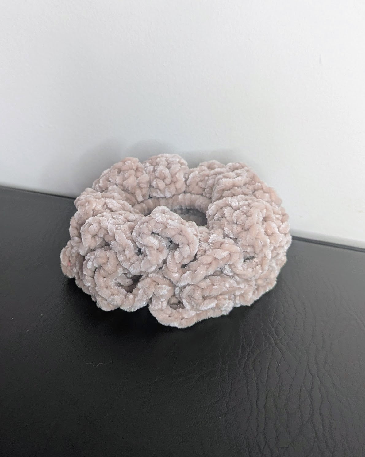 Velvet Ruffle Scrunchie (Champagne)