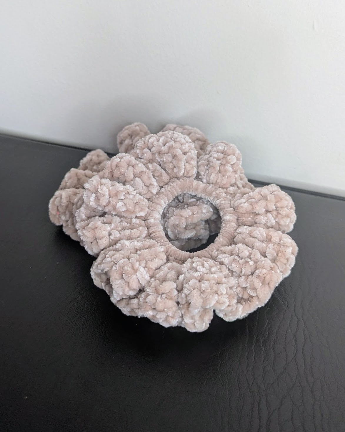 Velvet Ruffle Scrunchie (Champagne)