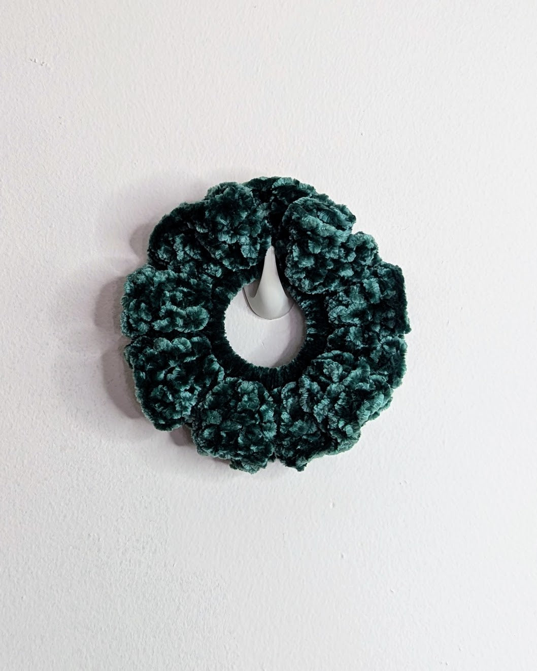 Velvet Ruffle Scrunchie (Pine)