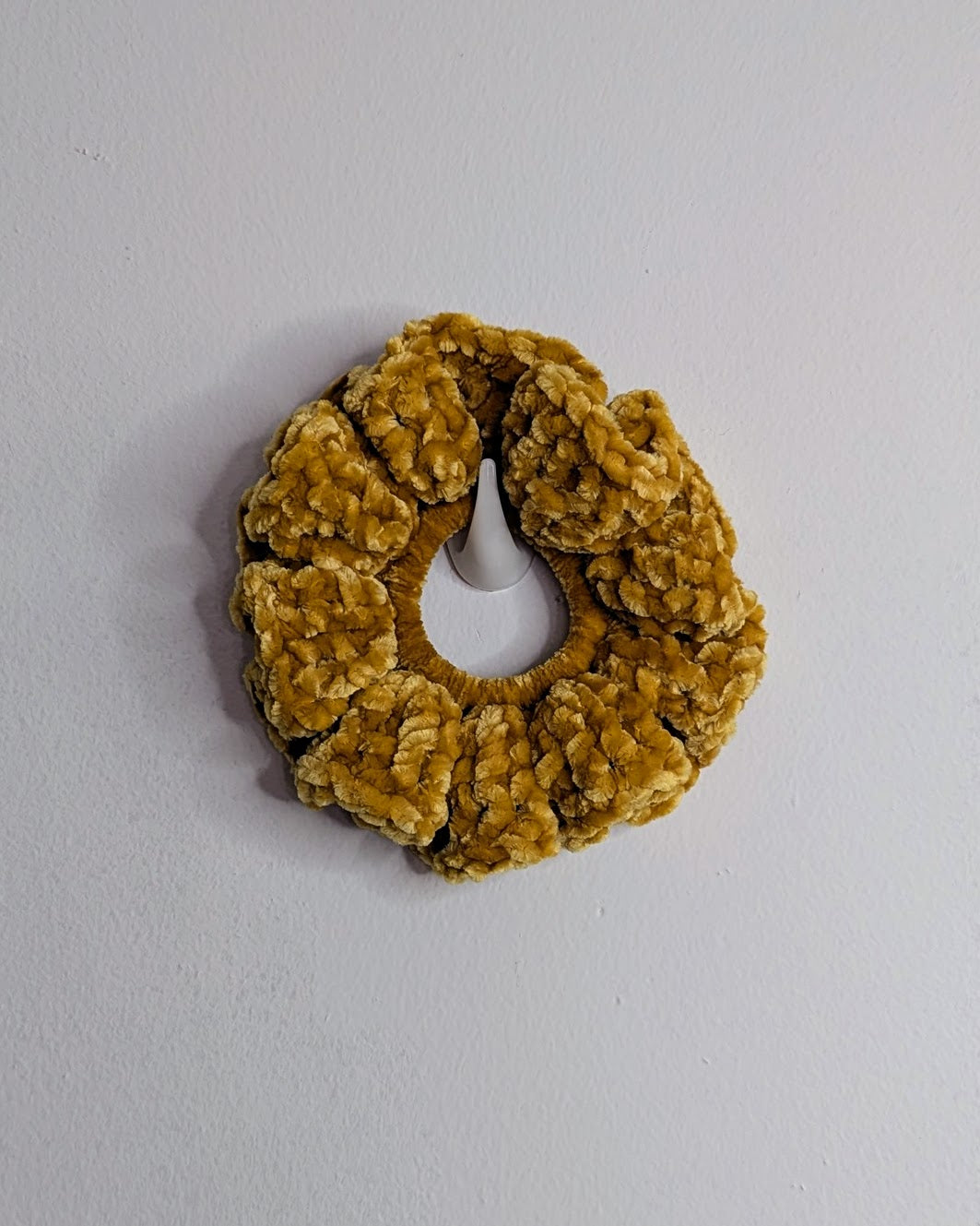 Velvet Ruffle Scrunchie (Golden Moss)