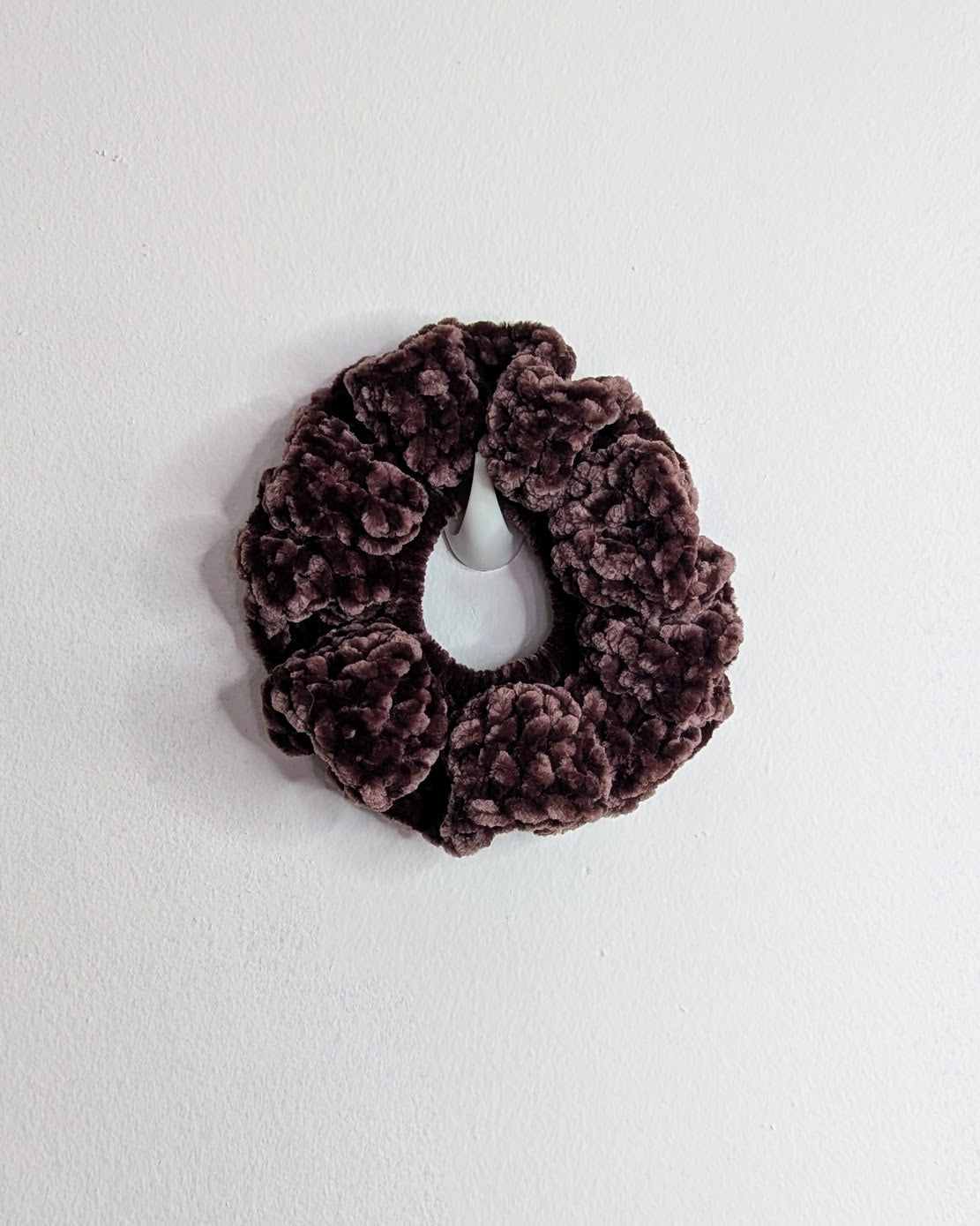 Velvet Ruffle Scrunchie (Brown Sugar)