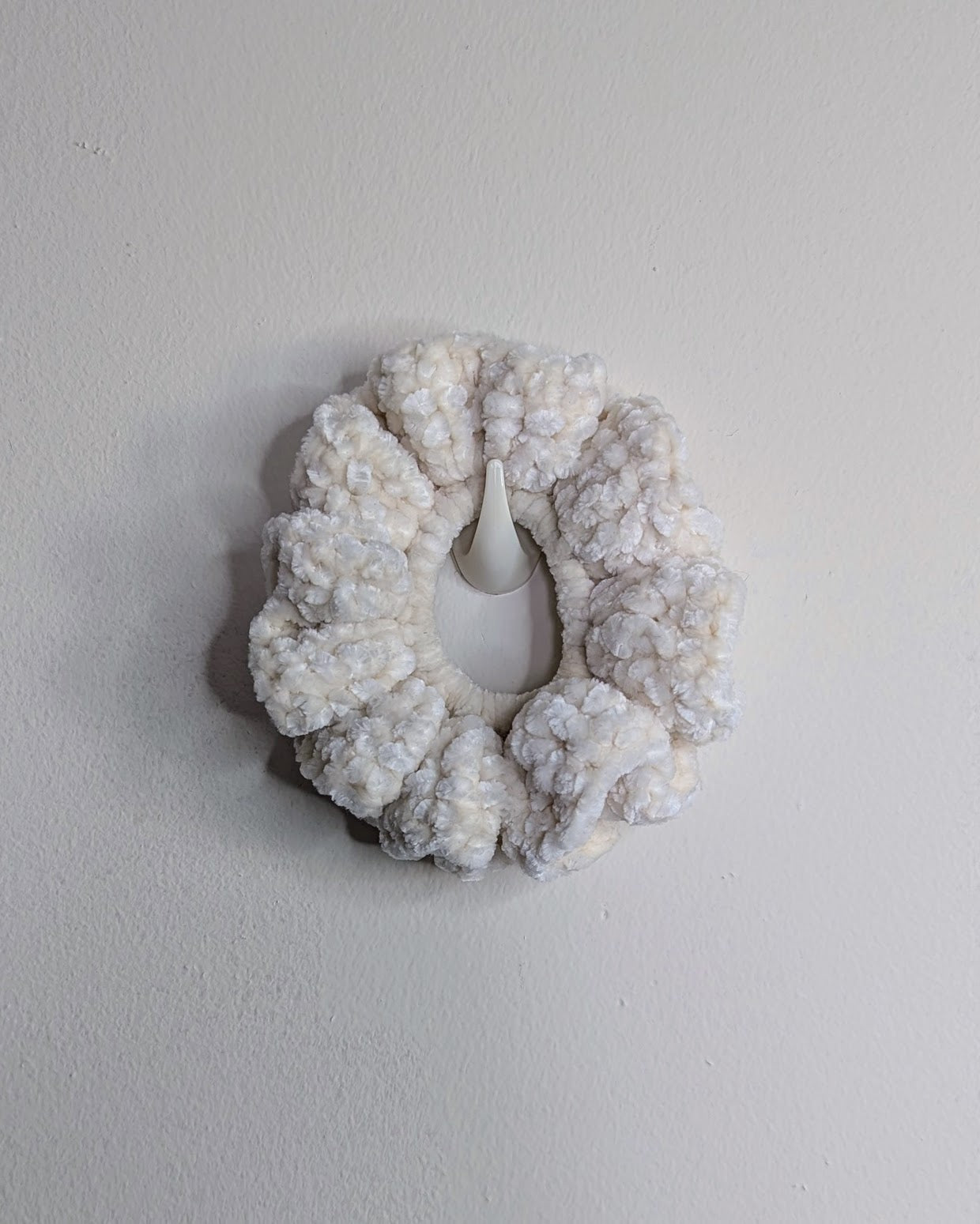 Velvet Ruffle Scrunchie (Cream)