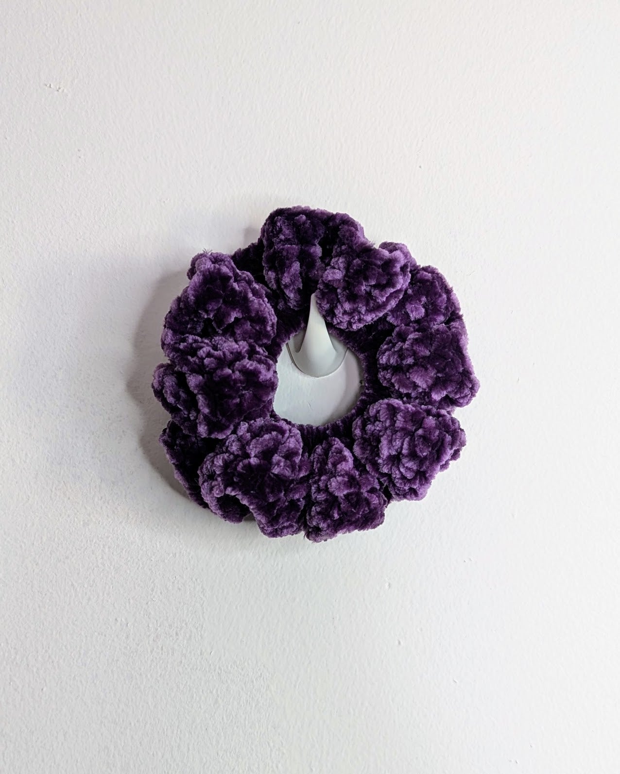 Velvet Ruffle Scrunchie (Plum)