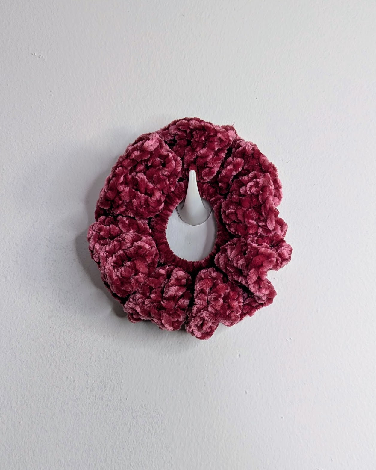 Velvet Ruffle Scrunchie (Pomegranate)