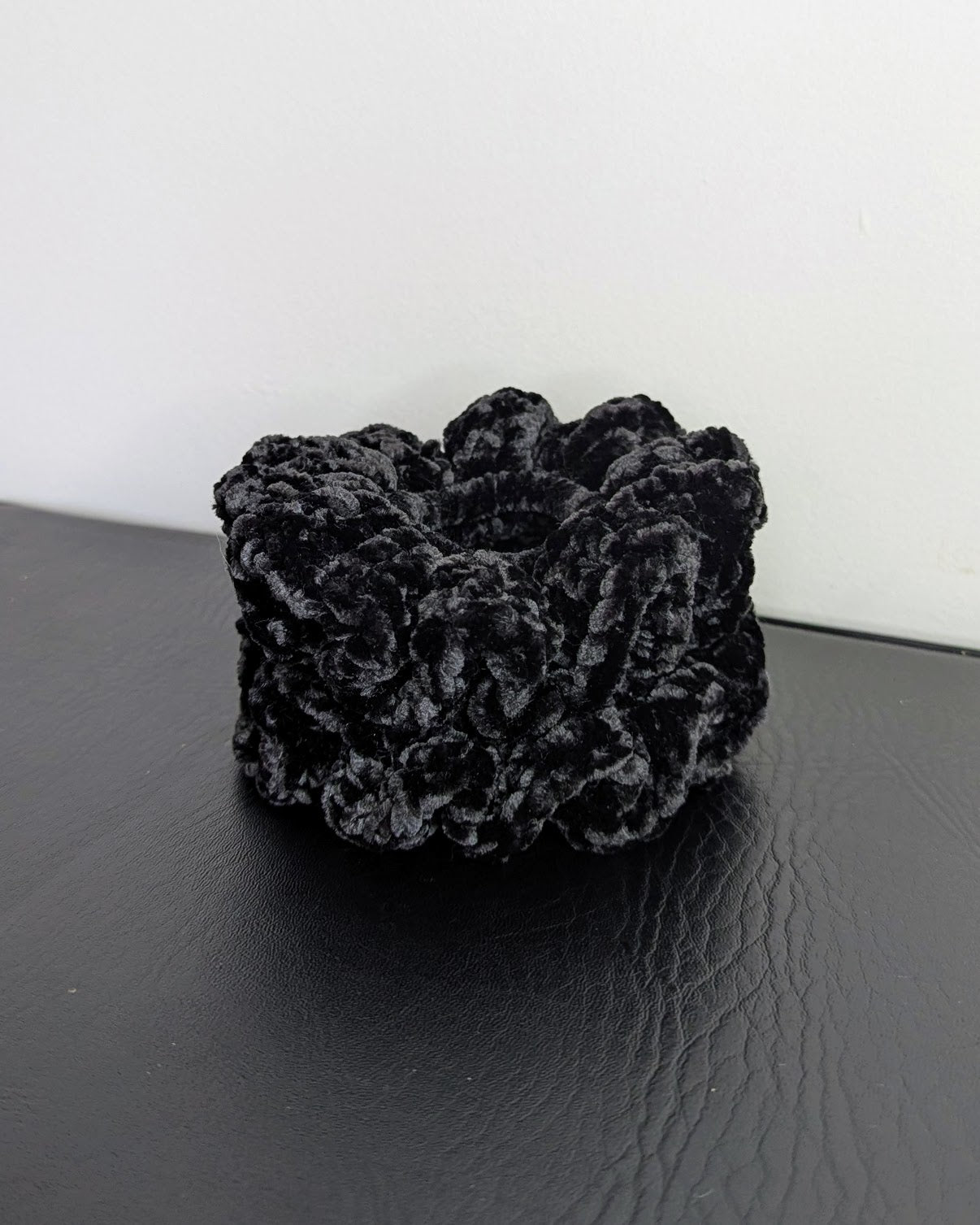 Velvet Ruffle Scrunchie (Blackbird)