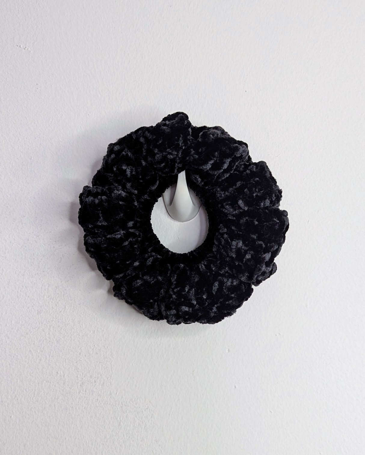 Velvet Ruffle Scrunchie (Blackbird)