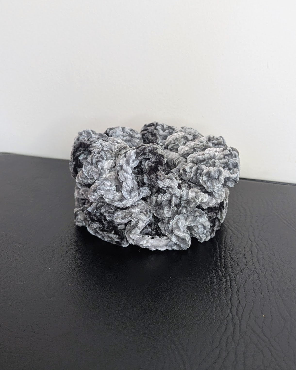 Velvet Ruffle Scrunchie (Crushed Deep Gray)