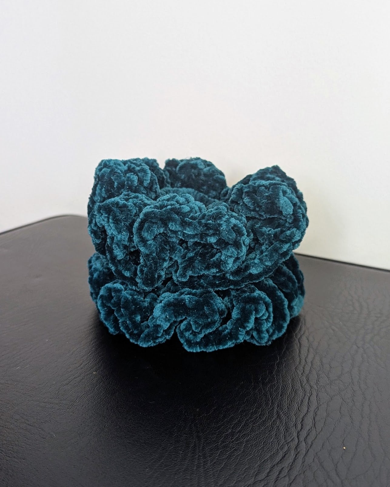 Velvet Ruffle Scrunchie (Deep Green)