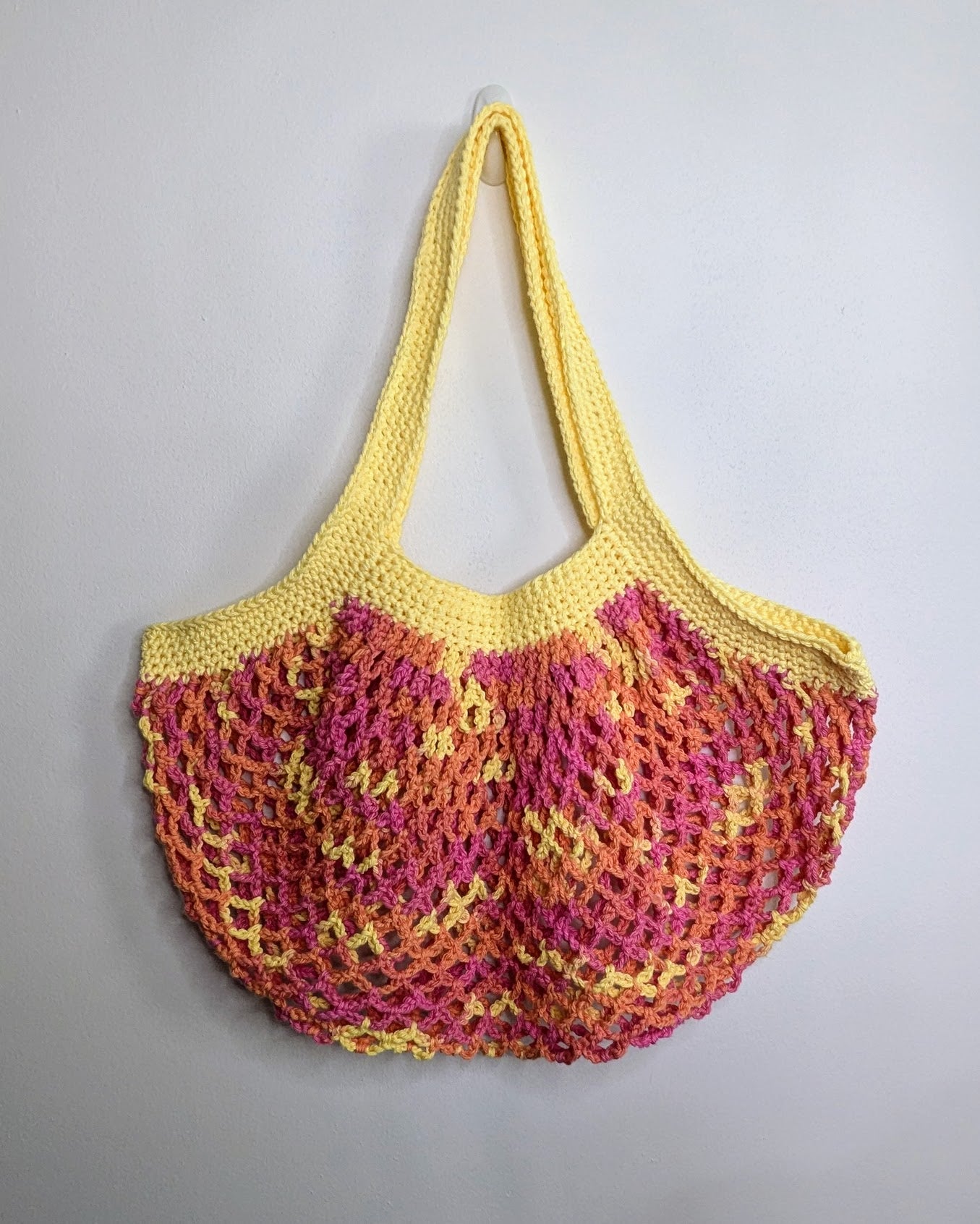 Diamond Mesh Round Market Bag (Medium Sunny Yellow & Playtime Ombre)