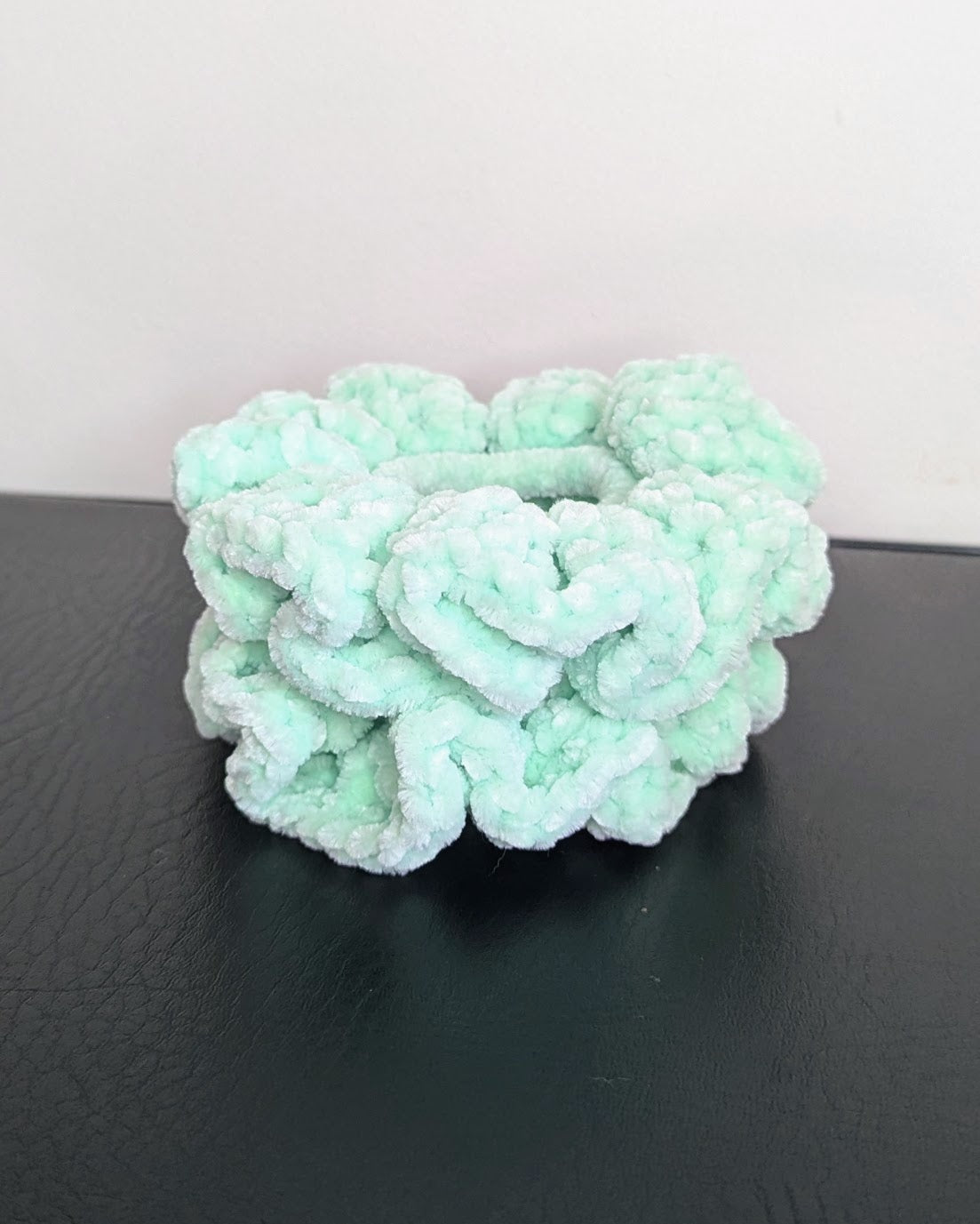 Velvet Ruffle Scrunchie (Kiwi)