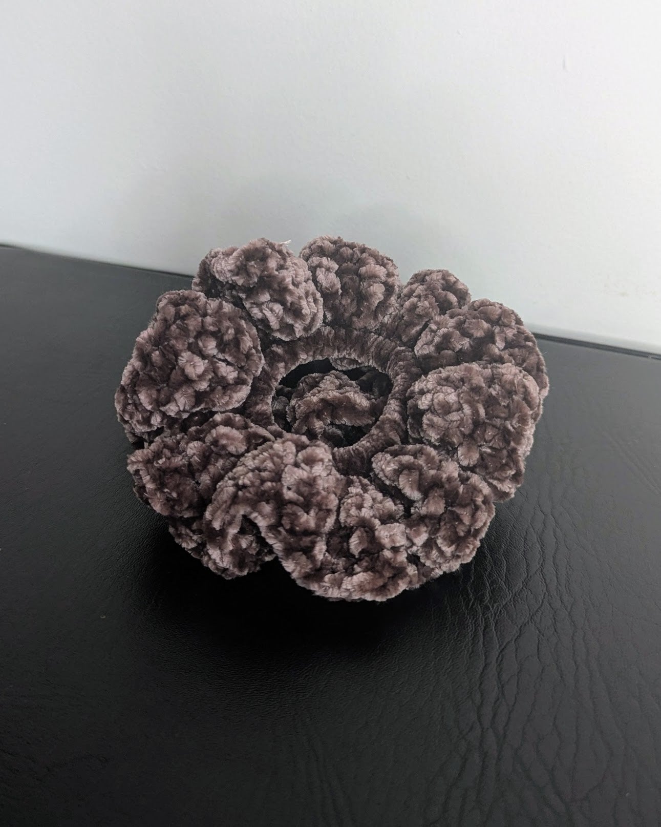 Velvet Ruffle Scrunchie (Mocha)