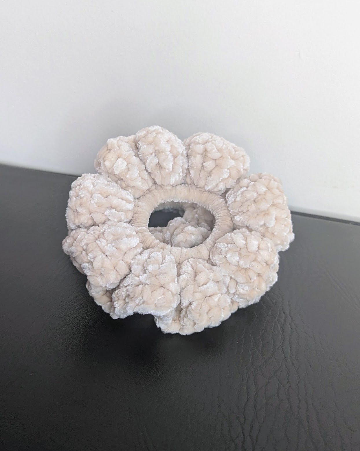 Velvet Ruffle Scrunchie (Flax)