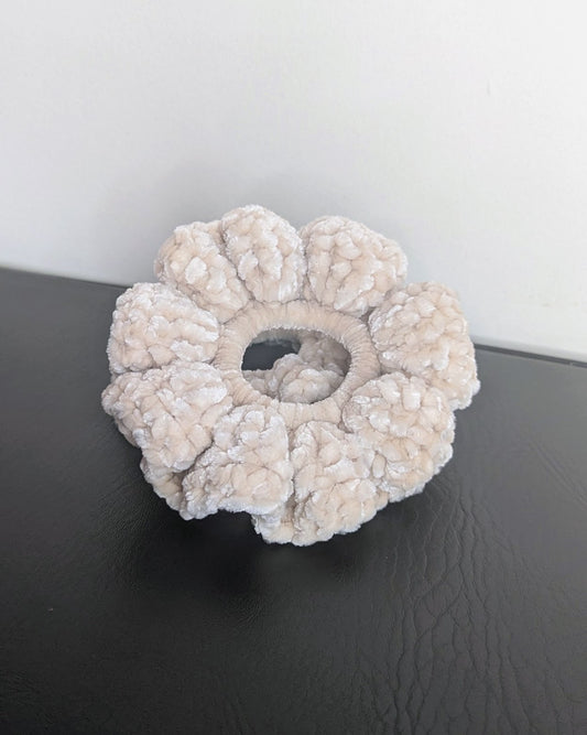 Velvet Ruffle Scrunchie (Flax)