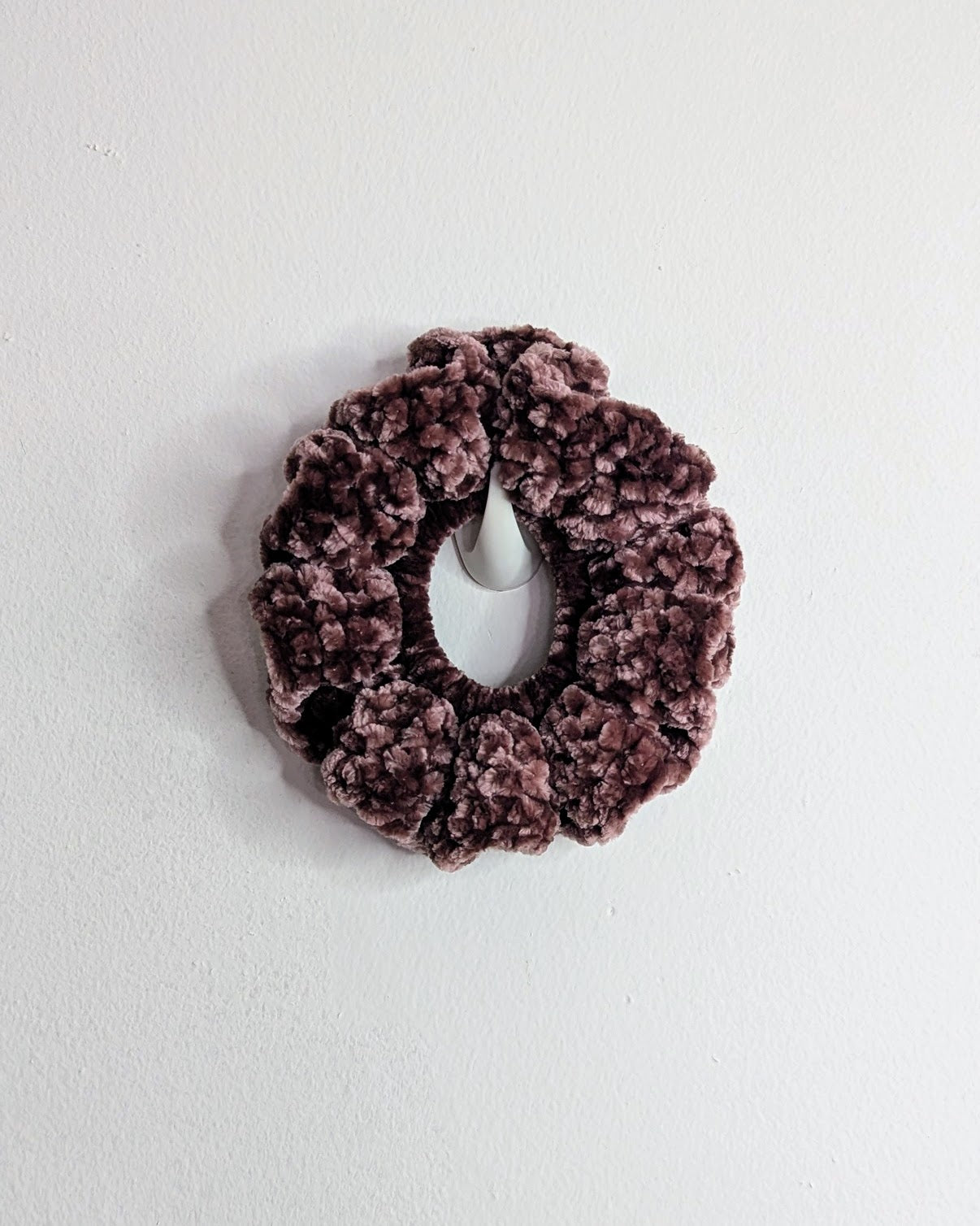 Velvet Ruffle Scrunchie (Mocha)
