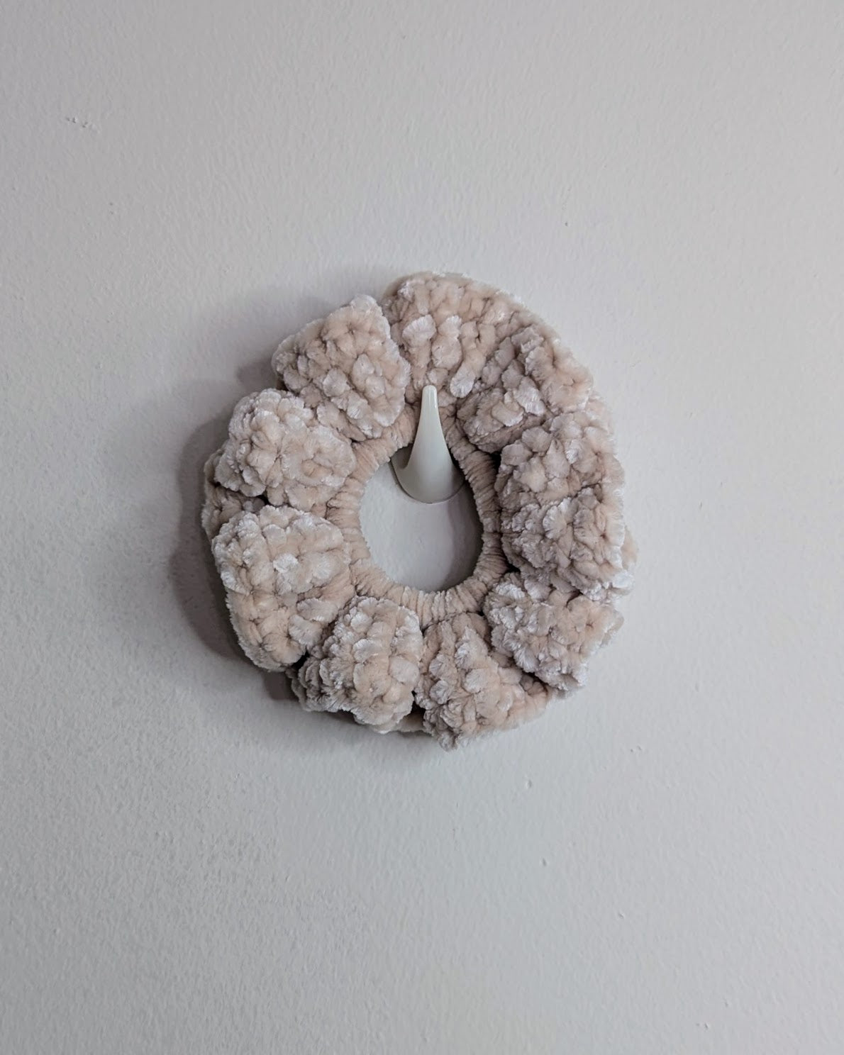 Velvet Ruffle Scrunchie (Flax)