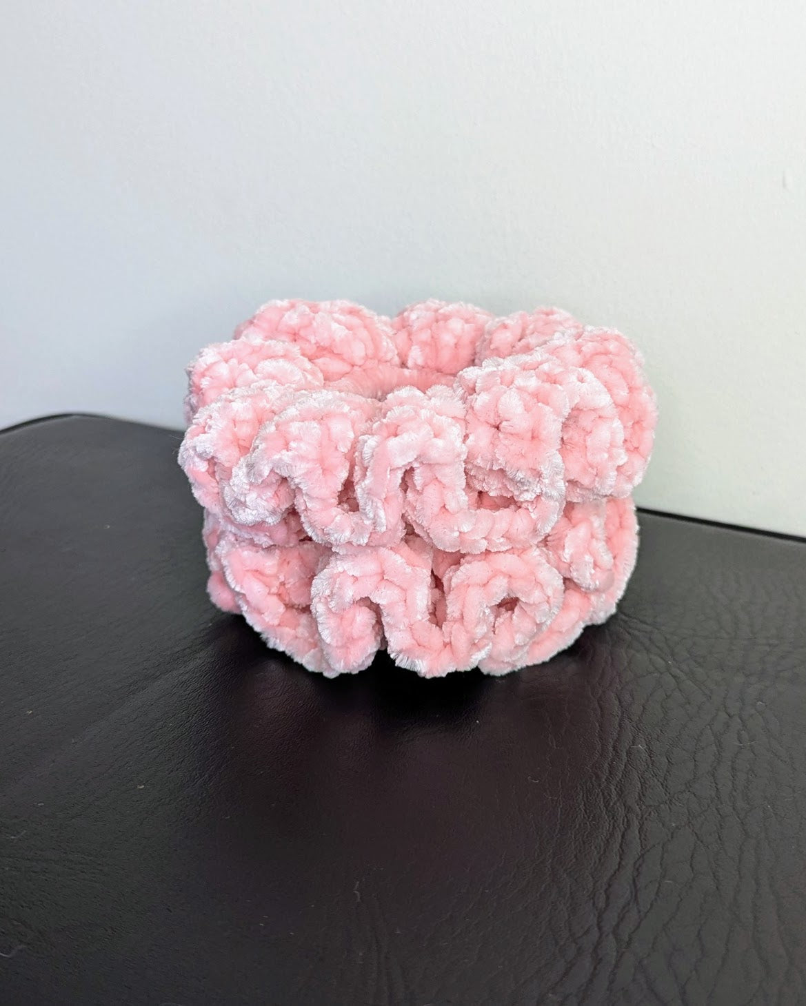Velvet Ruffle Scrunchie (Soft Glow)
