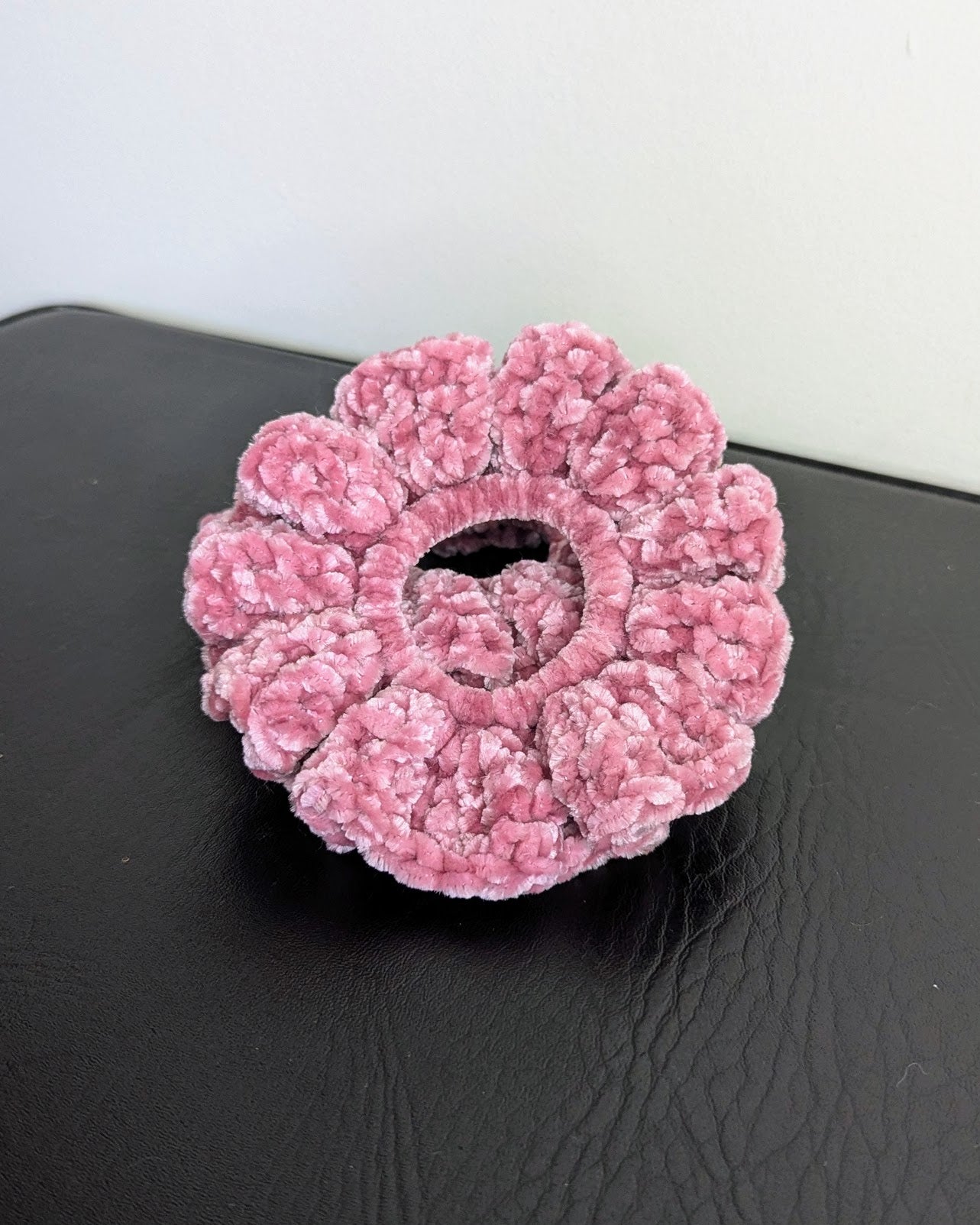 Velvet Ruffle Scrunchie (Pink Mist)