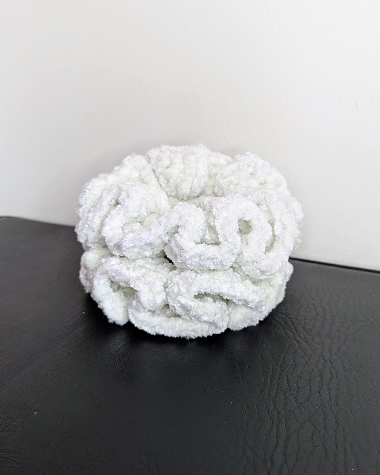 Velvet Ruffle Scrunchie (Pearl Sparkle)