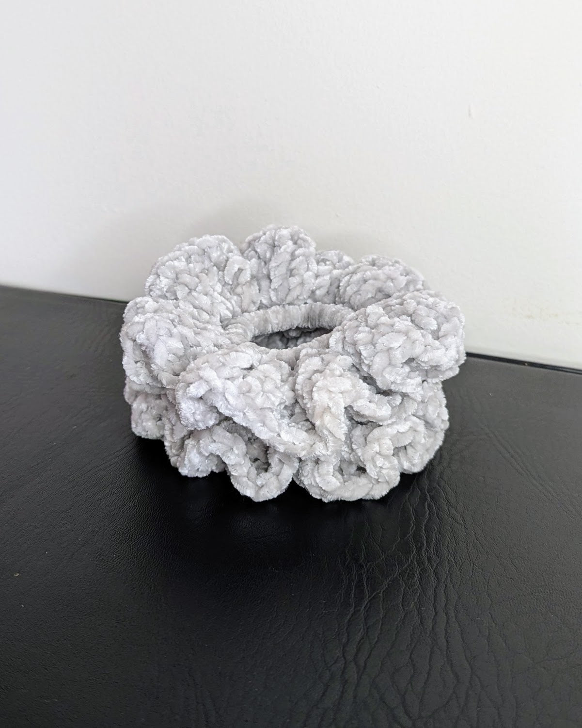 Velvet Ruffle Scrunchie (Misty Gray)