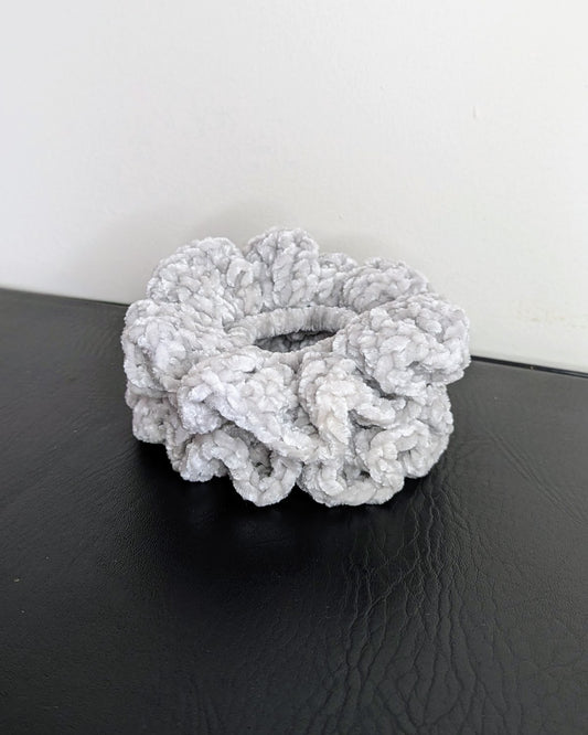 Velvet Ruffle Scrunchie (Misty Gray)