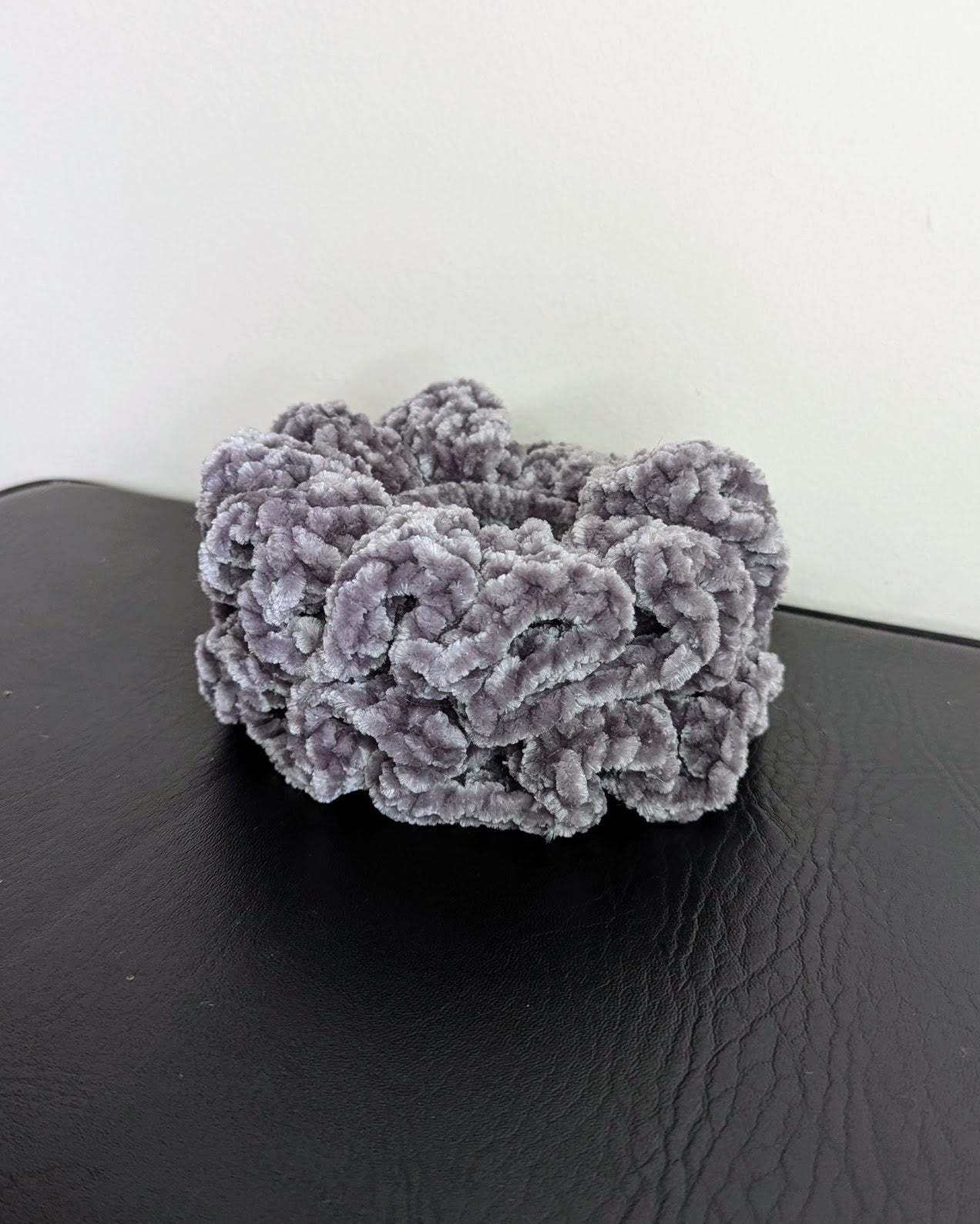 Velvet Ruffle Scrunchie (Carbon Grey)
