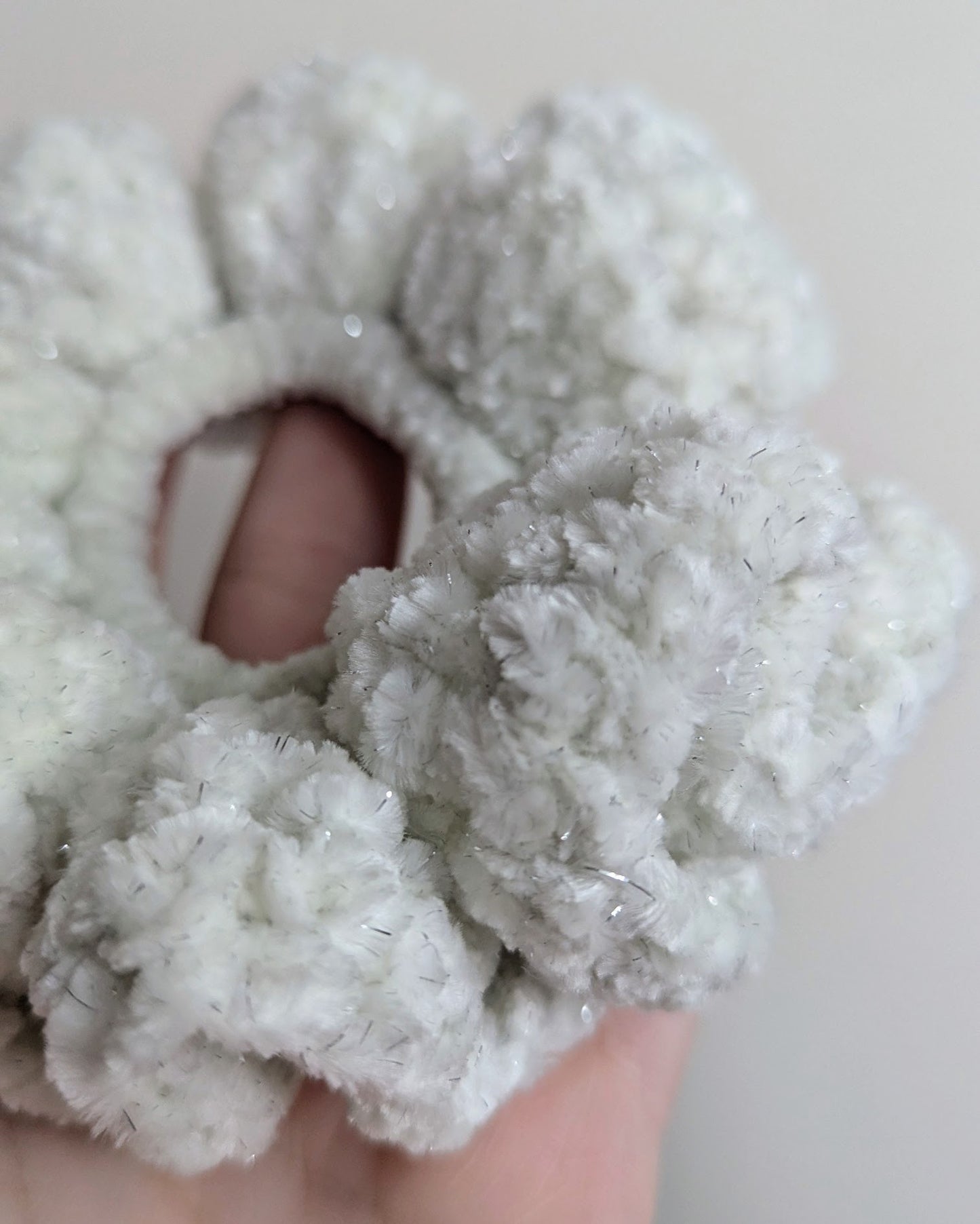 Velvet Ruffle Scrunchie (Pearl Sparkle)