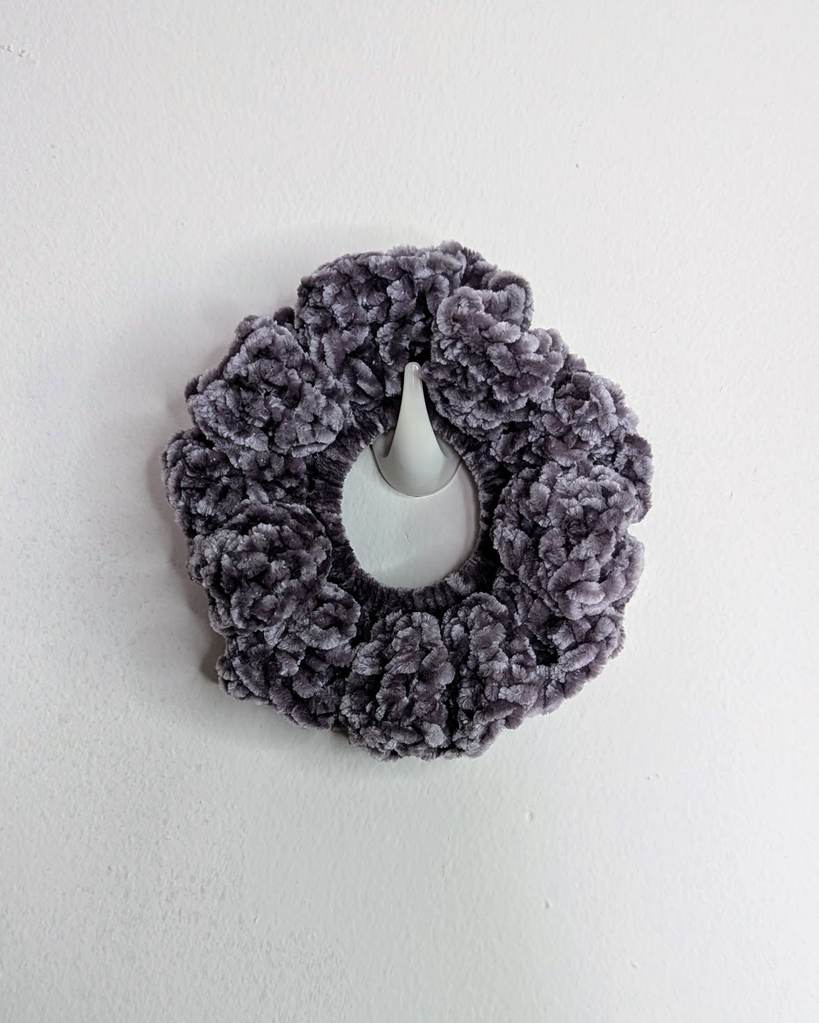 Velvet Ruffle Scrunchie (Vapor Gray)