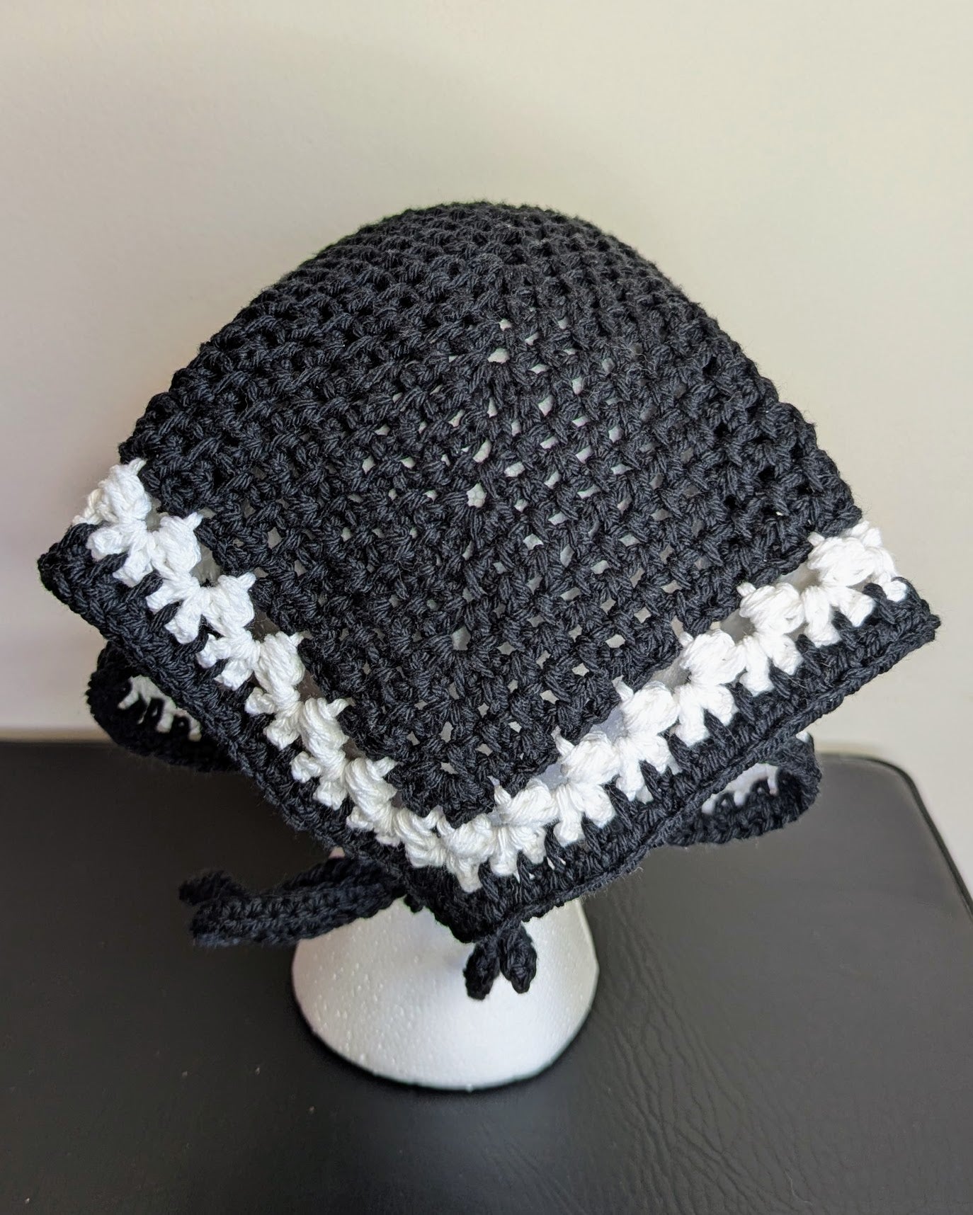 Accent Pendant Large Bandana Hair Scarf (Black & White)