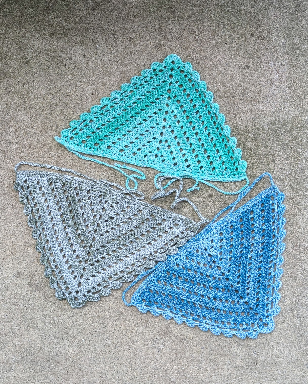Windowpane Crochet Bandana (Turquoise Splash)