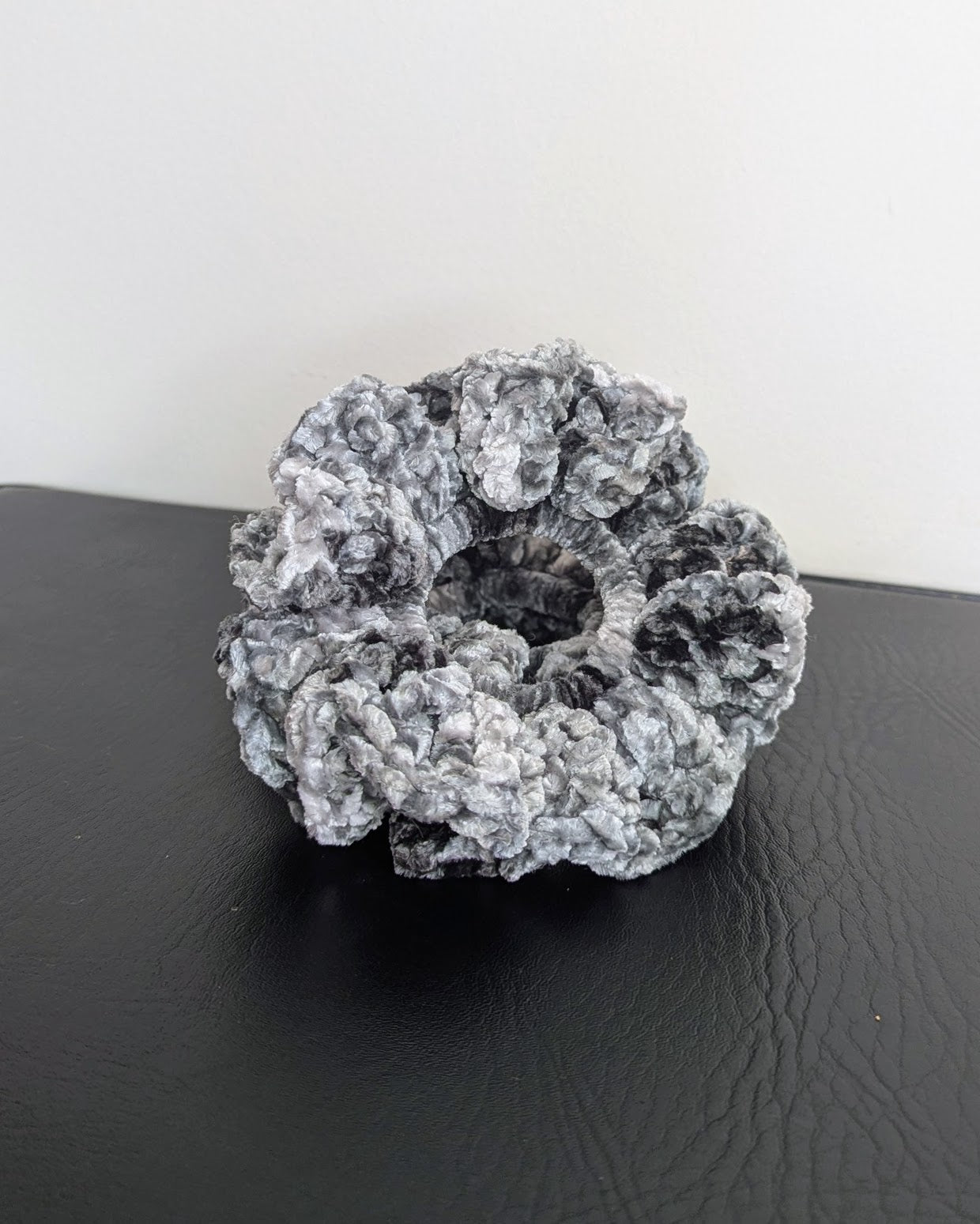 Velvet Ruffle Scrunchie (Crushed Deep Gray)