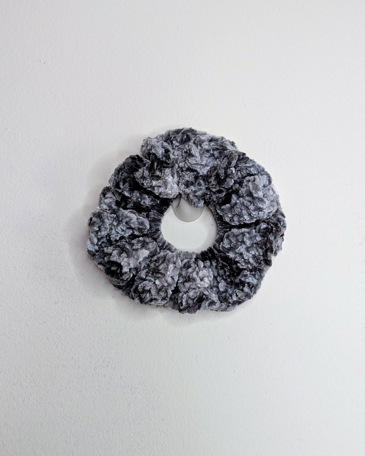 Velvet Ruffle Scrunchie (Crushed Deep Gray)