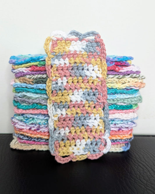 Simple Scallops Crochet Bookmark (Rosy Cheeks)