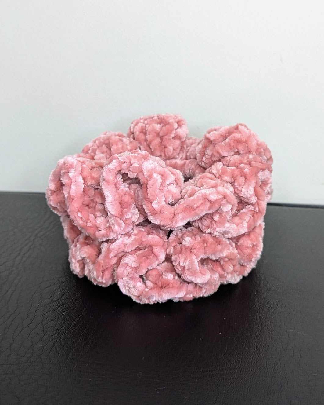Velvet Ruffle Scrunchie (Dusty Blush)