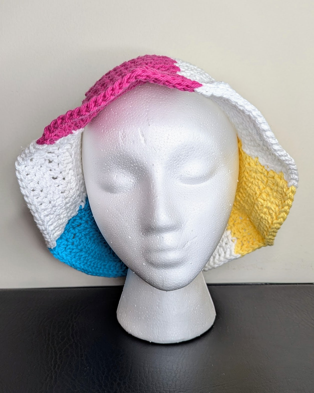 Classic Beach Ball Bucket Hat (Regular Fit)