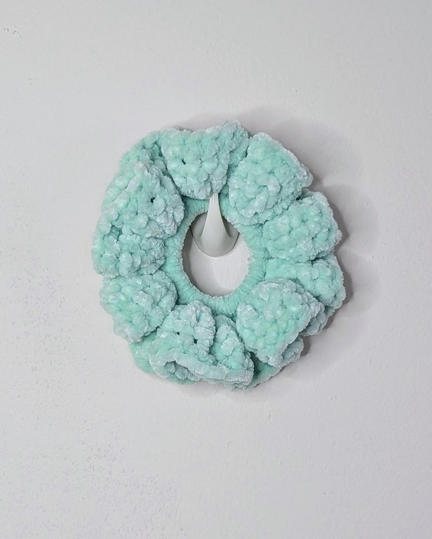Velvet Ruffle Scrunchie (Kiwi)